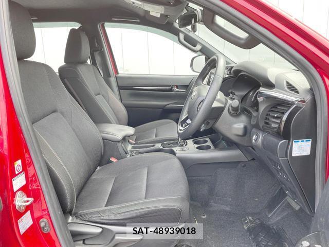 Toyota HILUX 2019-02 8817186-8