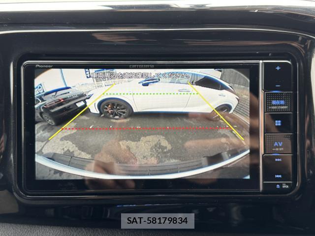 Toyota HILUX 2023-03 8817205-11
