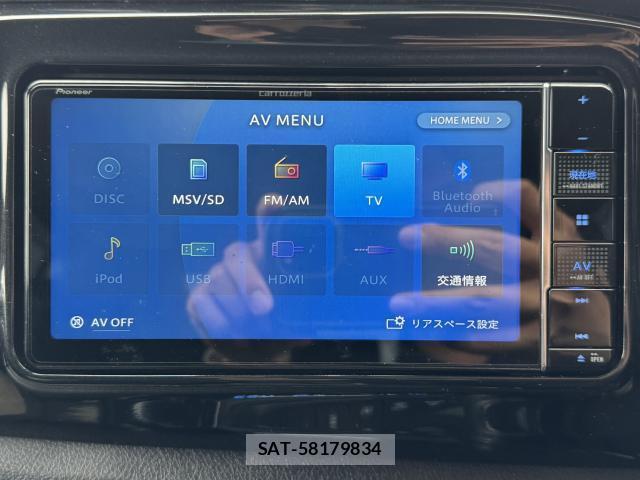 Toyota HILUX 2023-03 8817205-12