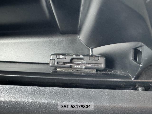 Toyota HILUX 2023-03 8817205-13