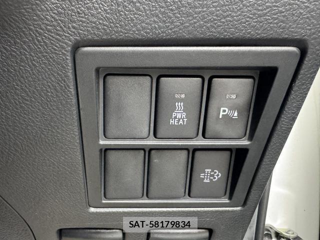Toyota HILUX 2023-03 8817205-16