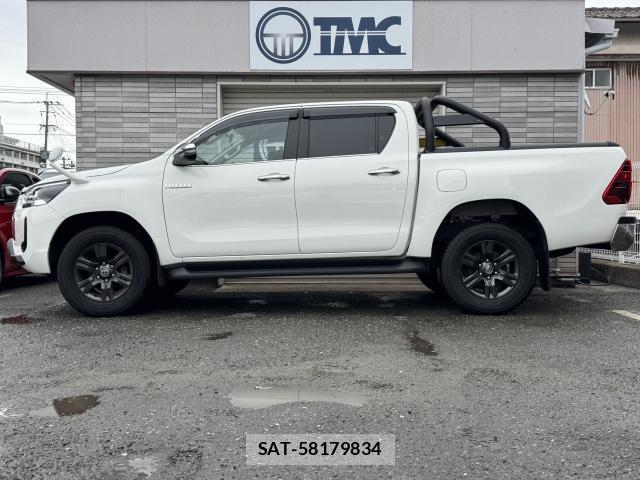 Toyota HILUX 2023-03 8817205-2
