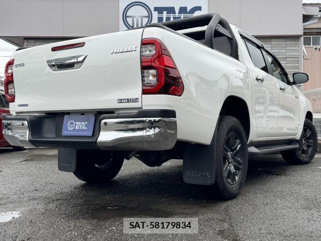 Toyota HILUX 2023-03 8817205-3