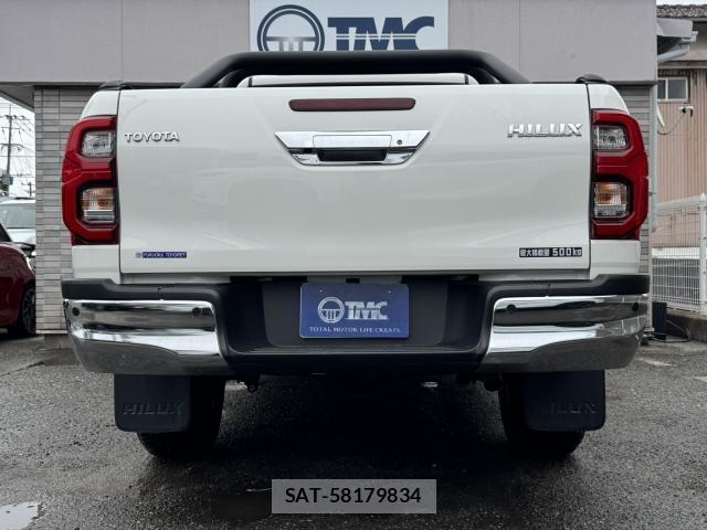 Toyota HILUX 2023-03 8817205-4