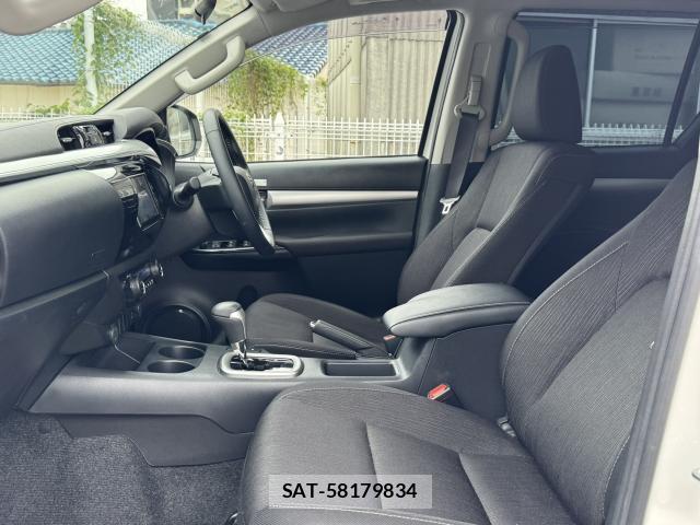 Toyota HILUX 2023-03 8817205-5