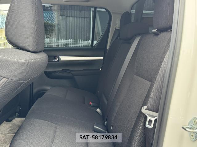 Toyota HILUX 2023-03 8817205-6