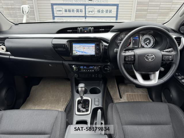 Toyota HILUX 2023-03 8817205-7