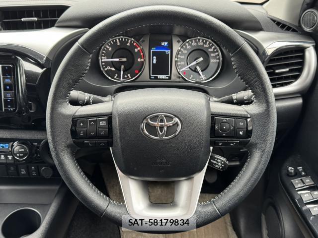 Toyota HILUX 2023-03 8817205-8