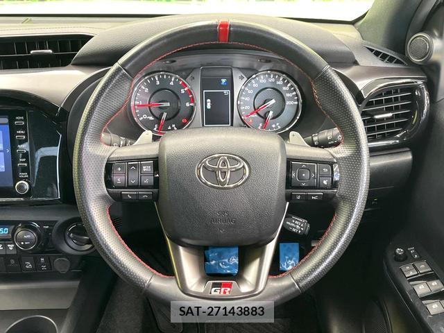 Toyota HILUX 2023-11 8817810-10