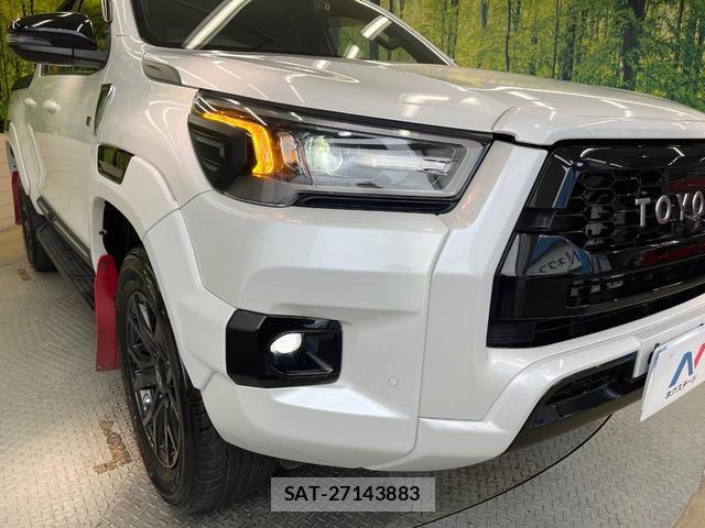 Toyota HILUX 2023-11 8817810-11