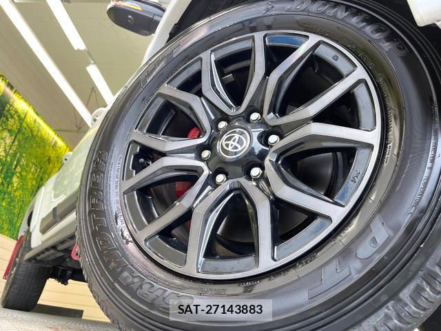 Toyota HILUX 2023-11 8817810-12