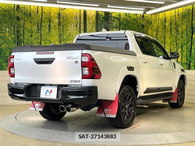 Toyota HILUX 2023-11 8817810-16