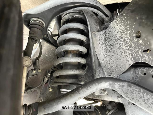Toyota HILUX 2023-11 8817810-19