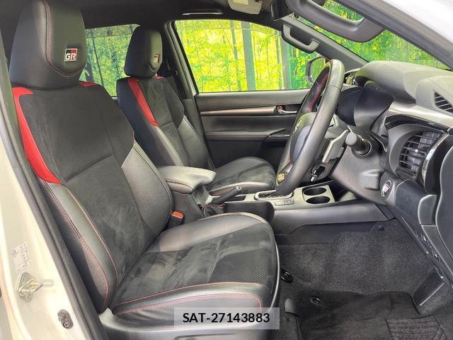Toyota HILUX 2023-11 8817810-7