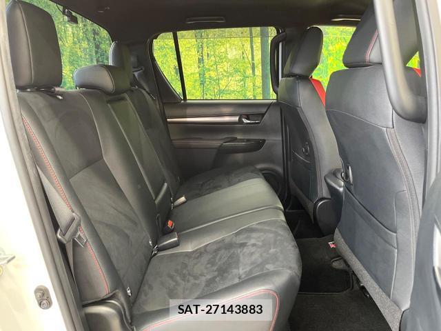 Toyota HILUX 2023-11 8817810-8