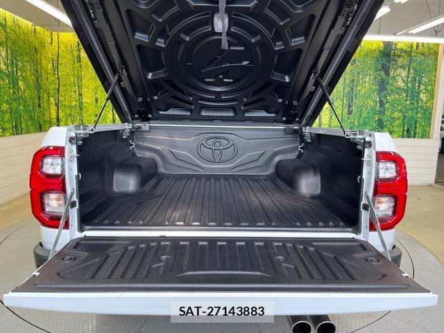 Toyota HILUX 2023-11 8817810-9