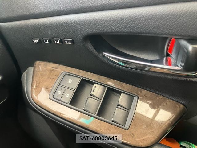 Lexus HS 2012-08 8812356-16