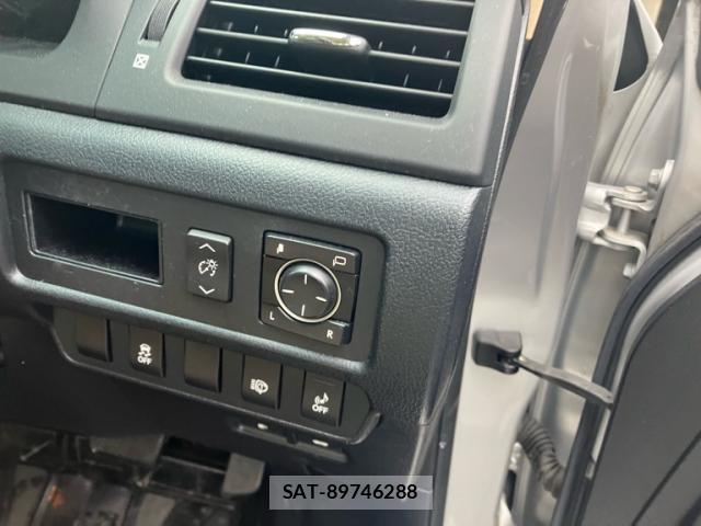 Lexus HS 2012-03 8814169-10