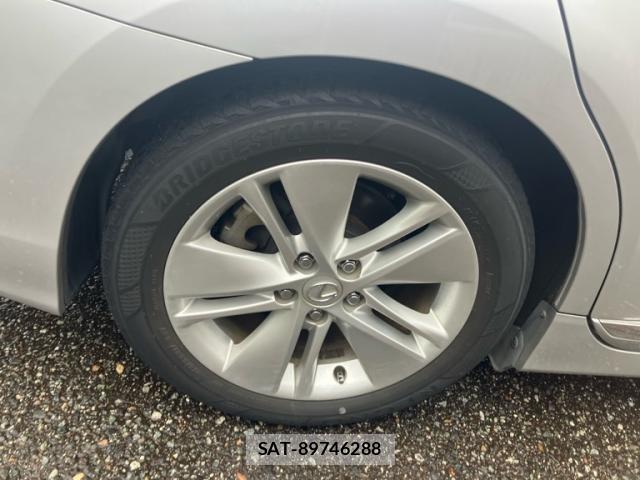 Lexus HS 2012-03 8814169-12