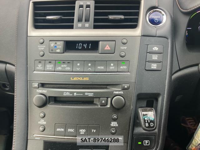 Lexus HS 2012-03 8814169-14