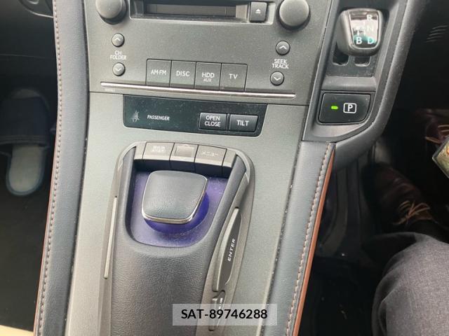 Lexus HS 2012-03 8814169-15