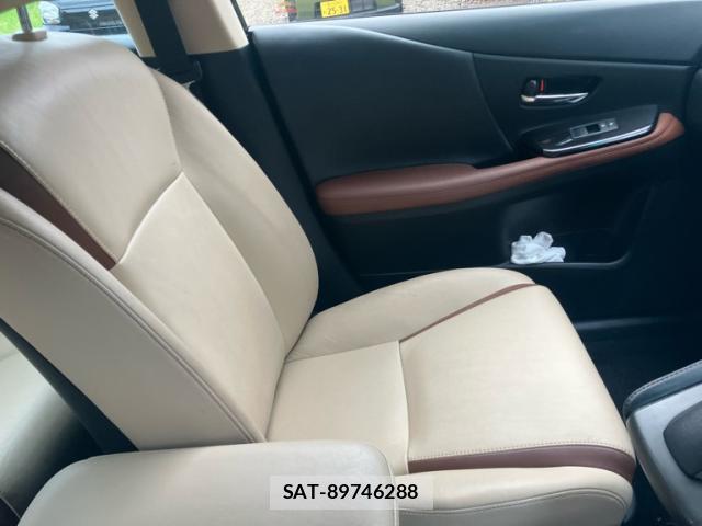 Lexus HS 2012-03 8814169-17