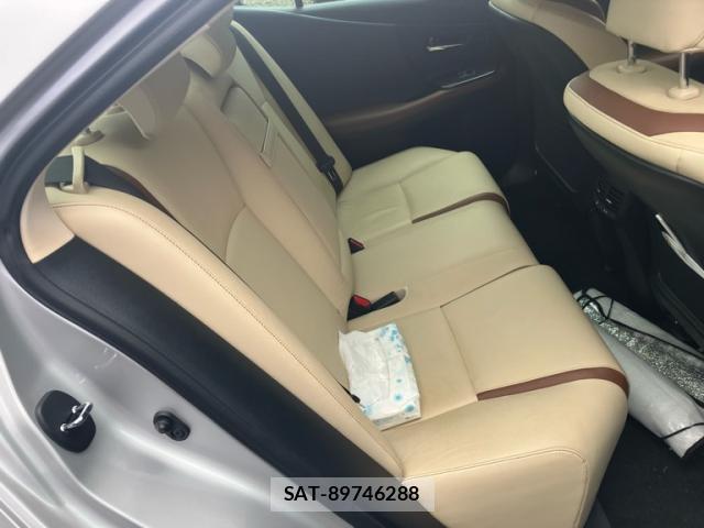 Lexus HS 2012-03 8814169-7