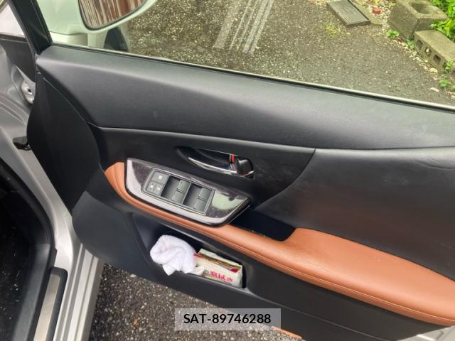 Lexus HS 2012-03 8814169-9