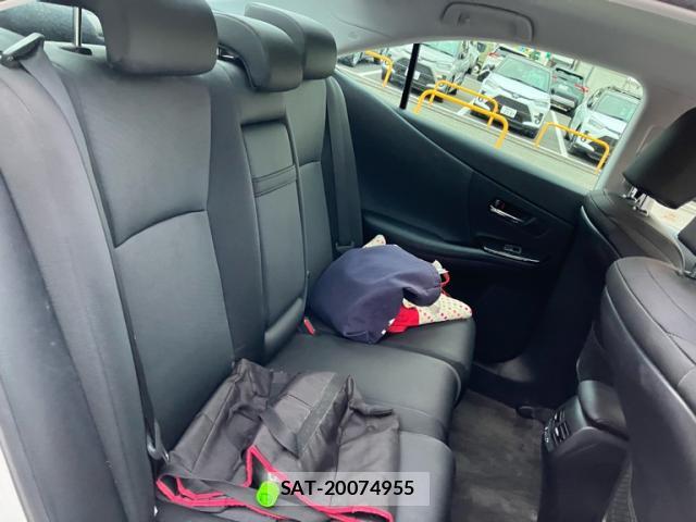 Lexus HS 2009-12 8814558-11
