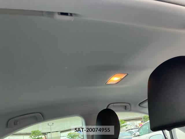 Lexus HS 2009-12 8814558-14