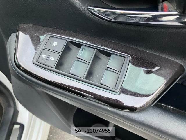 Lexus HS 2009-12 8814558-19