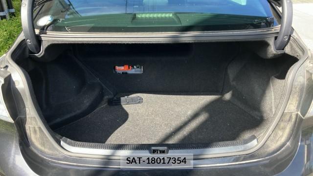 Lexus HS 2010-03 8815526-17
