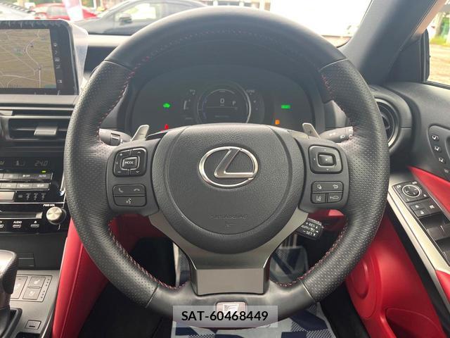 Lexus IS 2023-10 8813209-11