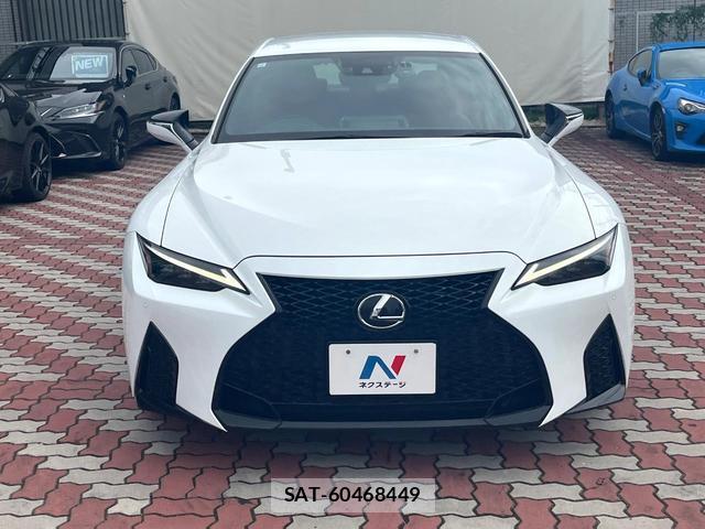 Lexus IS 2023-10 8813209-13