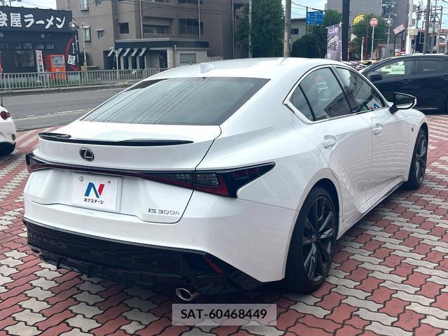Lexus IS 2023-10 8813209-16
