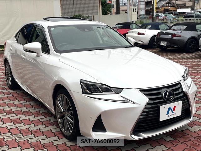 Lexus IS 2018-11 8813214-15