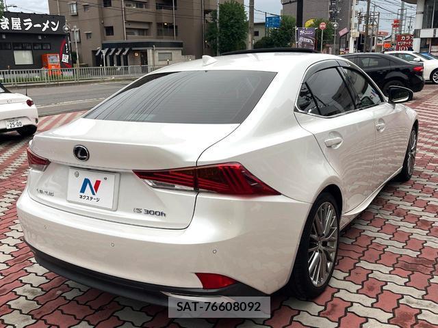 Lexus IS 2018-11 8813214-16