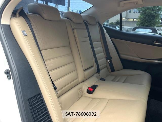 Lexus IS 2018-11 8813214-9