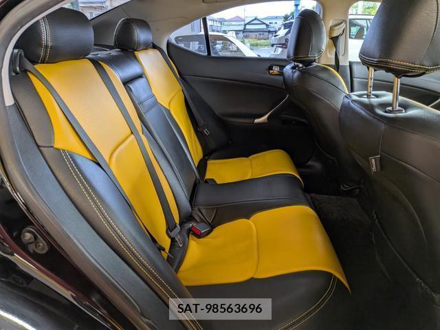 Lexus IS 2011-11 8814538-17