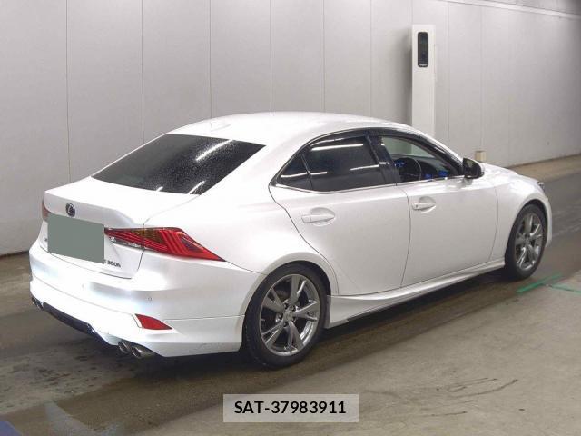 Lexus IS 2016-11 8814958-1