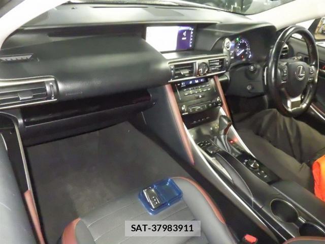 Lexus IS 2016-11 8814958-2