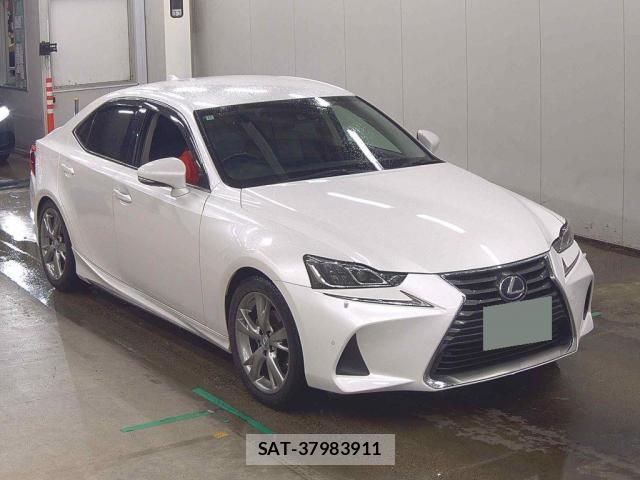 Lexus IS 2016-11 8814958-3