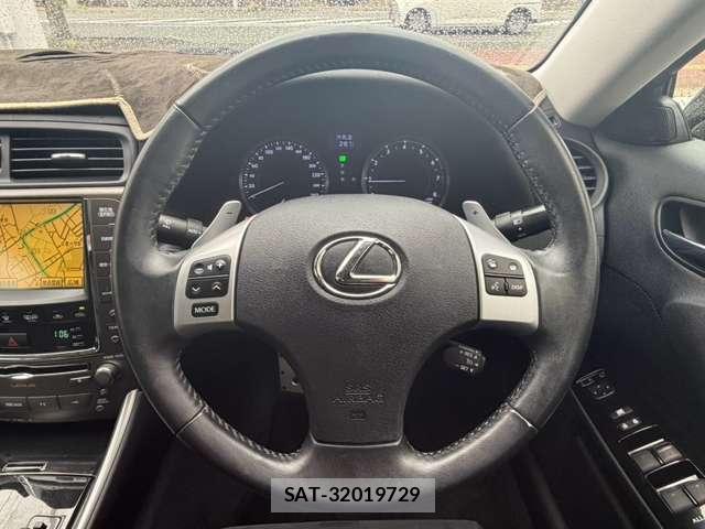 Lexus IS 2011-02 8815242-10