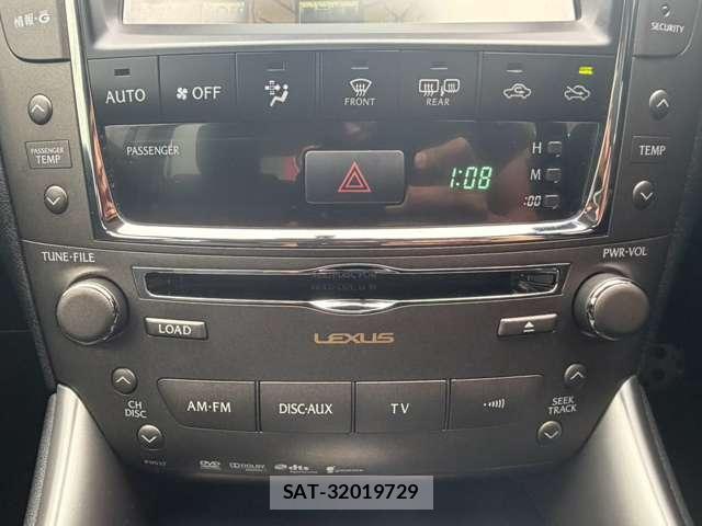 Lexus IS 2011-02 8815242-16