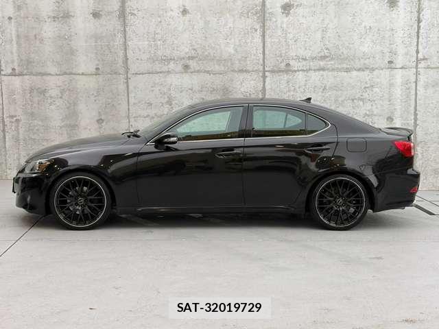 Lexus IS 2011-02 8815242-2