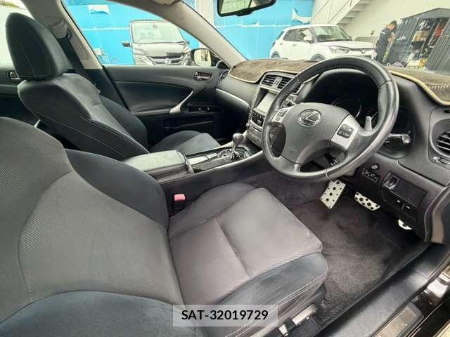 Lexus IS 2011-02 8815242-5