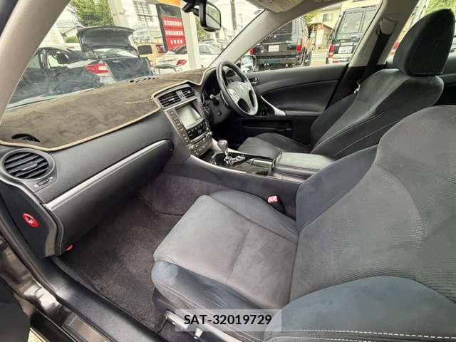 Lexus IS 2011-02 8815242-6