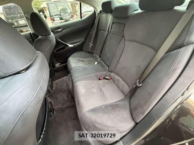 Lexus IS 2011-02 8815242-8