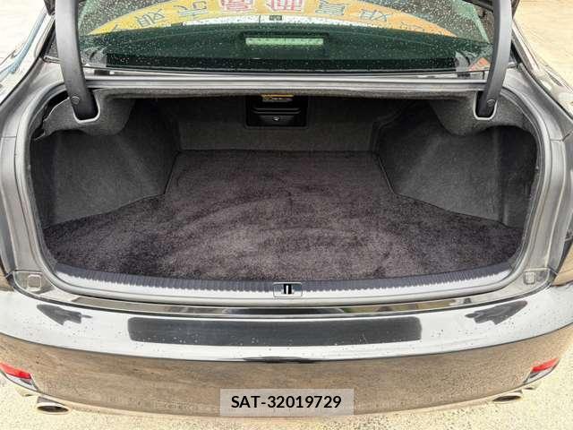 Lexus IS 2011-02 8815242-9