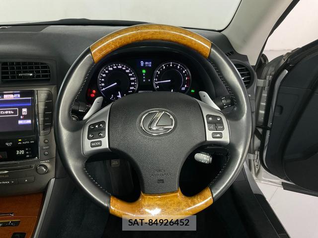 Lexus IS 2013-06 8817391-12
